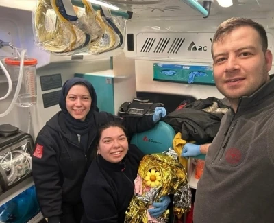 D&uuml;nyaya g&ouml;zlerini ambulansta a&ccedil;tı
