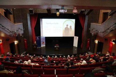 D&uuml;nyayı imar g&ouml;revinde kadın konferansı d&uuml;zenlendi

