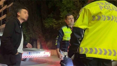 Dur ihtarına uymayan alkoll&uuml; s&uuml;r&uuml;c&uuml;n&uuml;n polisi ikna &ccedil;abaları sonu&ccedil; vermedi
