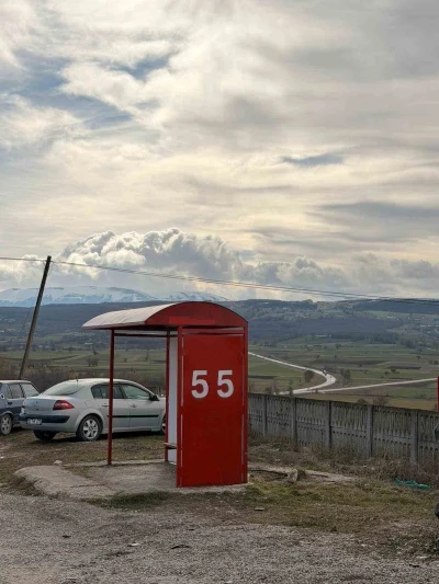 Duraklara kırmızı-beyaz dokunuş
