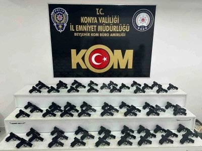 Durdurulan ara&ccedil;ta 70 adet ka&ccedil;ak tabanca bulundu
