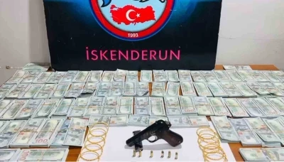 Durdurulan ara&ccedil;ta sahte 1 milyon Amerikan doları  ele ge&ccedil;irildi
