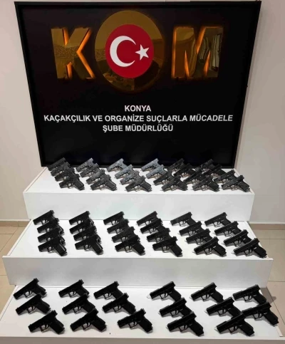 Durdurulan ara&ccedil;tan 65 ruhsatsız tabanca &ccedil;ıktı

