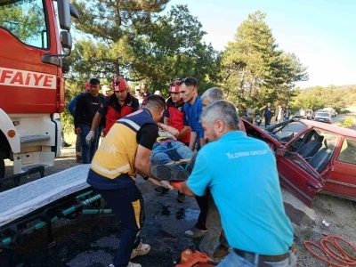 Dursunbey&rsquo;de trafik kazası: 3 yaralı
