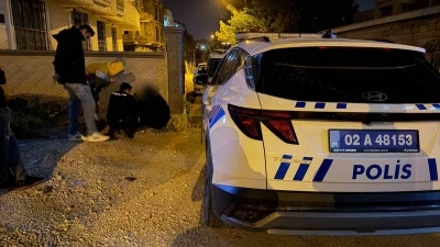 Duvar dibine &ccedil;&ouml;ken kadın ekipleri harekete ge&ccedil;irdi
