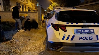 Duvar dibine &ccedil;&ouml;ken kadın ekipleri harekete ge&ccedil;irdi