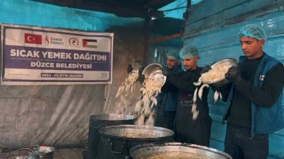 D&uuml;zce Belediyesi Gazze&rsquo;de iftar sofrası kurdu
