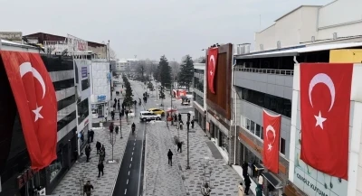 D&uuml;zce birlik oldu, sokaklar T&uuml;rk bayrakları ile donatıldı
