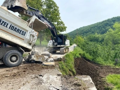 D&uuml;zce&rsquo;de aşırı yağışlar heyelana neden oldu
