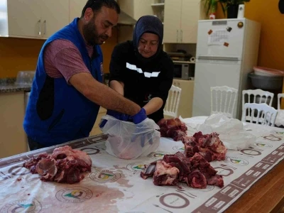D&uuml;zce&rsquo;de bağışlanan kurban payları ihtiya&ccedil; sahiplerine ulaştırılıyor
