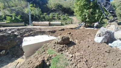 Düzce’de dere yatakları kutu menfezlerle güvenli hale getiriliyor
