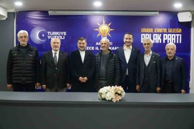D&uuml;zce&rsquo;de emekli eğitimciler AK Parti&rsquo;ye katıldı
