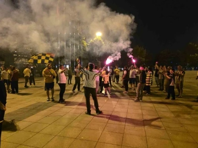 D&uuml;zce&rsquo;de Fenerbah&ccedil;e Başkanı Aziz Yıldırım sevinci
