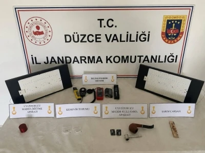 D&uuml;zce&rsquo;de jandarmadan uyuşturucu operasyonu
