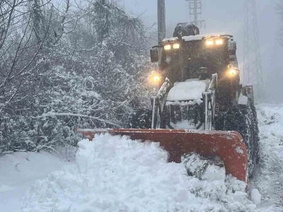 D&uuml;zce&rsquo;de kar nedeniyle 37 k&ouml;y yolu ulaşıma kapandı
