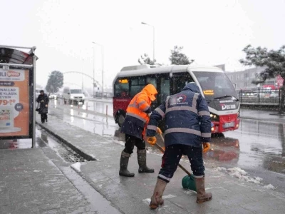 D&uuml;zce&rsquo;de kar timleri sahada g&ouml;rev başında
