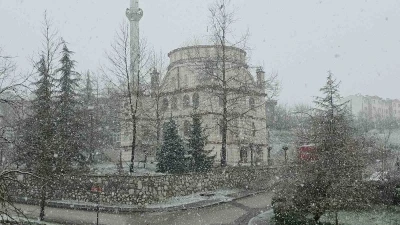 D&uuml;zce&rsquo;de kar yağışı etkili oluyor
