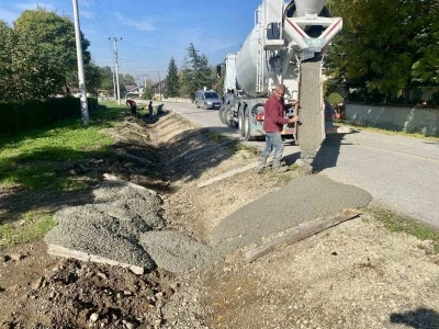 Düzce’de köy yollarına v kanal yapılıyor
