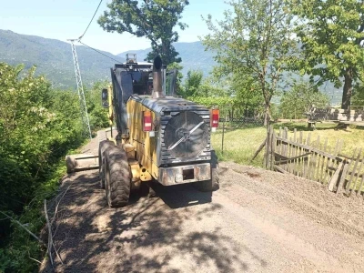 D&uuml;zce&rsquo;de k&ouml;y yollarında &ccedil;alışmalar s&uuml;r&uuml;yor

