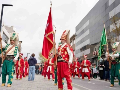D&uuml;zce&rsquo;de mehter takımının g&ouml;sterisine vatandaşlardan b&uuml;y&uuml;k ilgi
