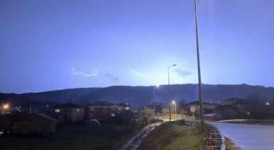 D&uuml;zce&rsquo;de şimşeklerin ardından dolunay mest etti
