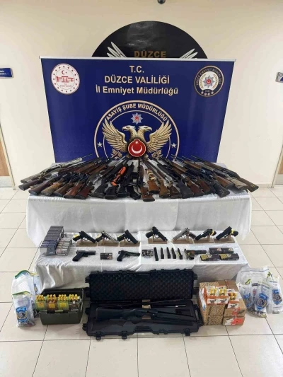 Düzce’de sosyal medya üzerinden silah teşhiri yapan şahıslara yönelik operasyon: 24 gözaltı
