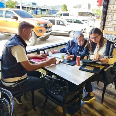 Düzce’de ticaret il müdürlüğü ve zabıta sahada
