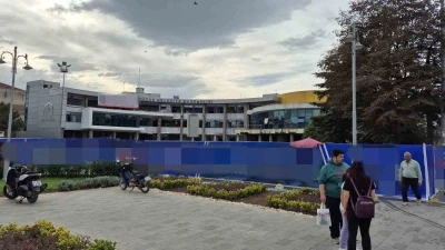 Düzce’de yıkım çalışması süren belediye binasında yangın
