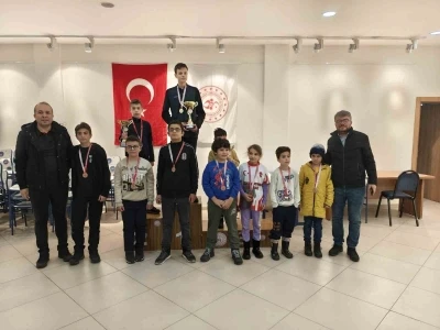 D&uuml;zce satran&ccedil; şampiyonası yapıldı
