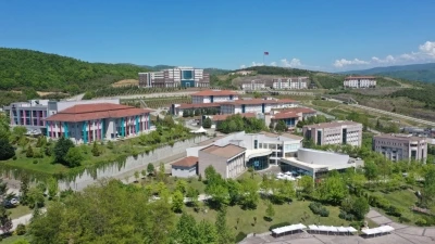D&uuml;zce &Uuml;niversitesi m&uuml;hendislikte birinci oldu
