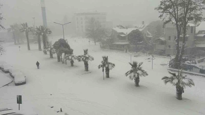 D&uuml;zce yeni yıla karla girdi
