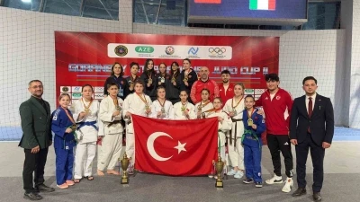 D&uuml;zceli sporculardan b&uuml;y&uuml;k başarı
