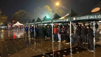 Düzceliler 26 yıl önceki depremde hayatını kaybedenleri andı
