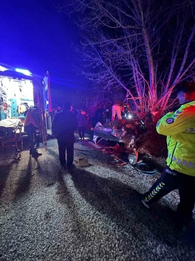 (D&uuml;zeltme) Antalya&rsquo;da trafik kazası: 2 kişi hayatını kaybetti
