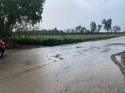 D&uuml;zi&ccedil;i&rsquo;nde şiddetli yağış: Tarım arazileri ve yollar sular altında kaldı
