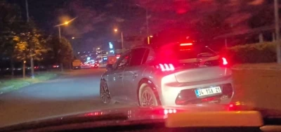 E-5 Karayolu’nda trafik tartışması büyüdü: Kovalama ve küfürlü saldırıya dönüştü
