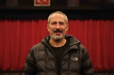 EBB Şehir Tiyatrosu&rsquo;nun yeni oyunu "Organiyasyon" b&uuml;y&uuml;k beğeni topladı
