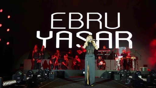Ebru Yaşar Diyarbakır&rsquo;ı salladı
