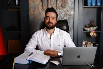 Ece Ronay&rsquo;ın eski eşine tazyik hapsi verildi
