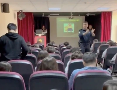 Eceabat&rsquo;da emniyet ekiplerince &ouml;ğrenciler bilgilendirildi
