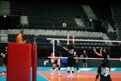 Eczacıbaşı Dynavit sezonun ilk derbisine çıkacak
