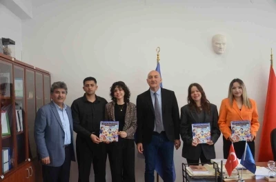 Edebiyat Fak&uuml;ltesi &ouml;ğrencilerinden &ccedil;ocuklara y&ouml;nelik edebiyat &ccedil;alışması
