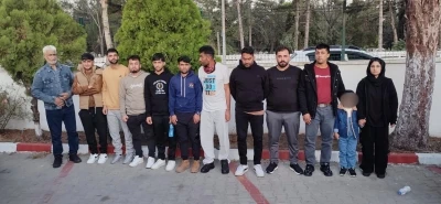 Edirne’de 12 düzensiz göçmen yakalandı, sürücü tutuklandı
