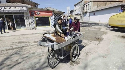 Edirne&rsquo;de 23 Nisan&rsquo;da farklı bir g&uuml;n: Biri eğlendi biri &ccedil;alıştı
