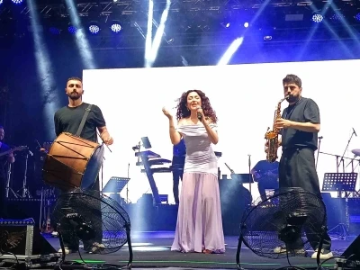Edirne&rsquo;de 665&rsquo;inci Tarihi Kırkpınar Yağlı G&uuml;reş Festivali&rsquo;nde Melek Mosso sahne aldı

