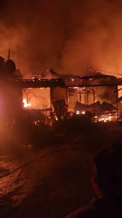 Edirne&rsquo;de ahırda &ccedil;ıkan yangın 3 eve sı&ccedil;radı
