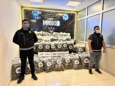 Edirne&rsquo;de ele ge&ccedil;irilen uyuşturucu maddeler sergilendi
