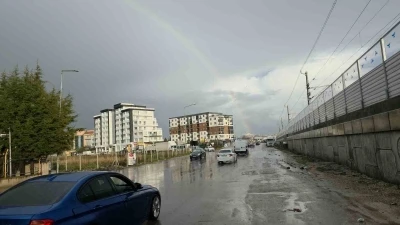 Edirne&rsquo;de fırtınada yollar g&ouml;le d&ouml;nd&uuml;, ağa&ccedil; dalları kırıldı
