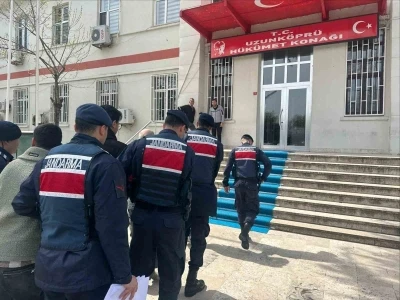 Edirne&rsquo;de g&ouml;&ccedil;men ka&ccedil;ak&ccedil;ılığı operasyonu: 3 tutuklama
