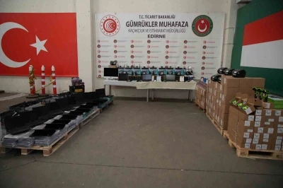 Edirne’de, gümrükte 3 ayrı operasyonda milyonluk kaçak eşya ele geçirildi
